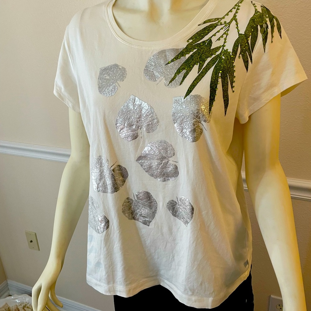 Zenergy by Chico. 95% cotton 5% spandex.